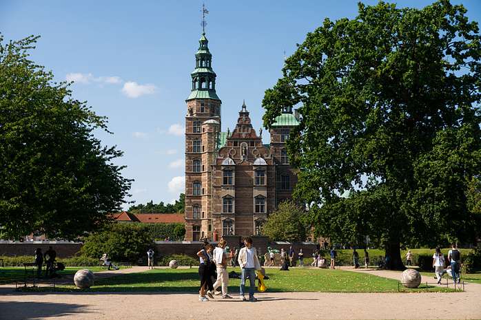 Copenhagen Royals Tour with Rosenborg and Christiansborg Castles