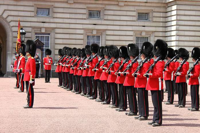 Royal London Tour with Changing of the Guard and a View of Buckingham Palace