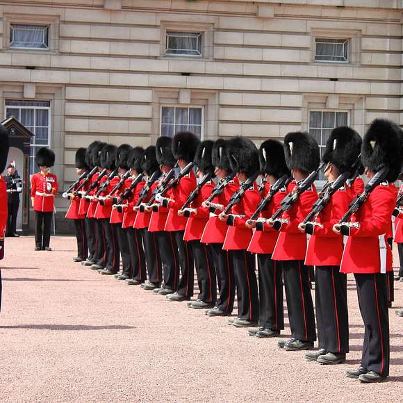 changing of the guard tour