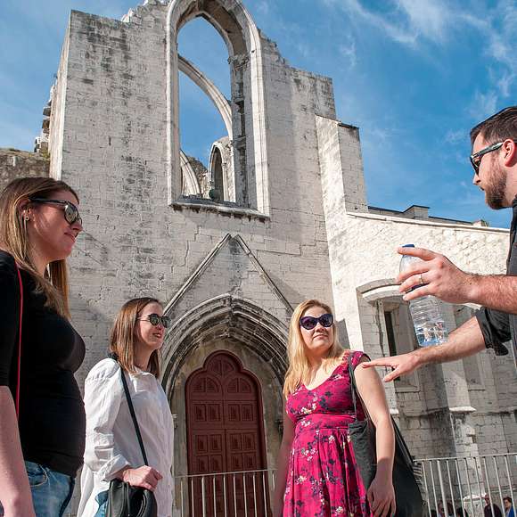 walking tour of lisbon