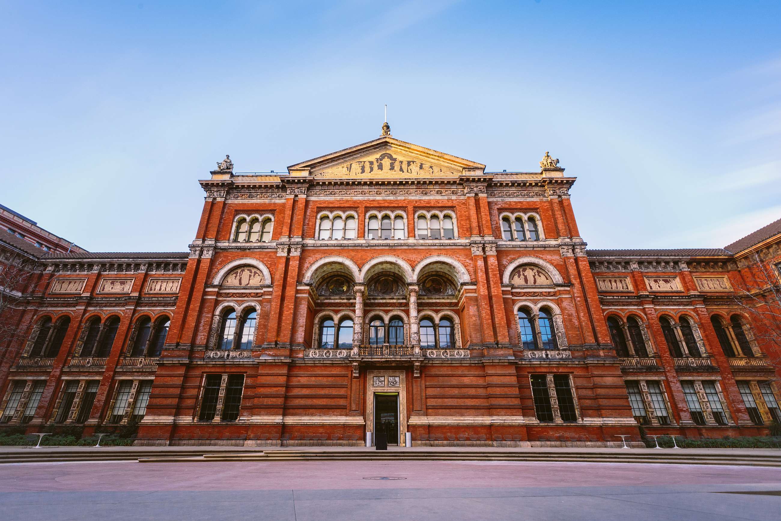 victoria and albert museum tours