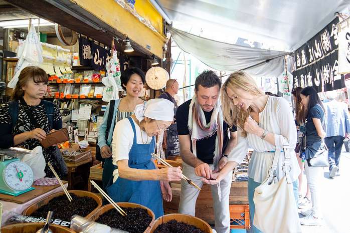 Tokyo Food Tour: Savoring Tsukiji Outer Market - Spanish